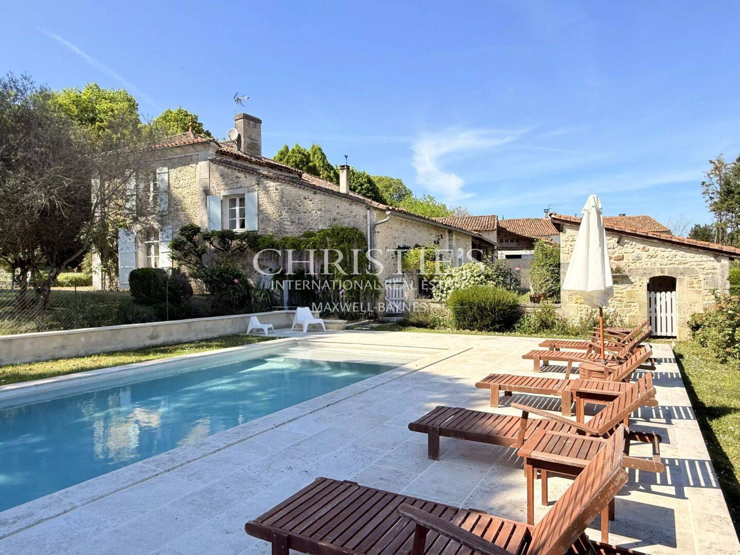 Maison 10 pièces 268 m² · à Angoulême · 268 m² · 499 000 €