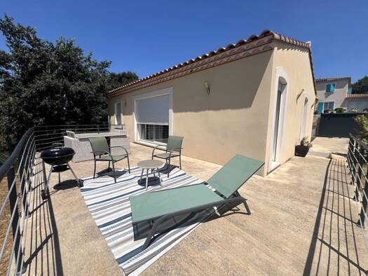 Maison de plain-pied à louer 1 300 € 4 pièces 3 chambres 99,2 m² Saint-Gilles 30800