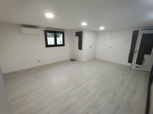 Espace bureau à louer 1 588 € 105 m² de bureaux divisible jusqu'à 105 m² Centre et RN La Verpillière 38290