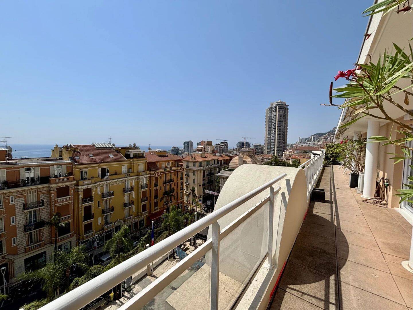 Appartement 3 pièces 97 m² · à Beausoleil · 97,3 m² · 4 100 €