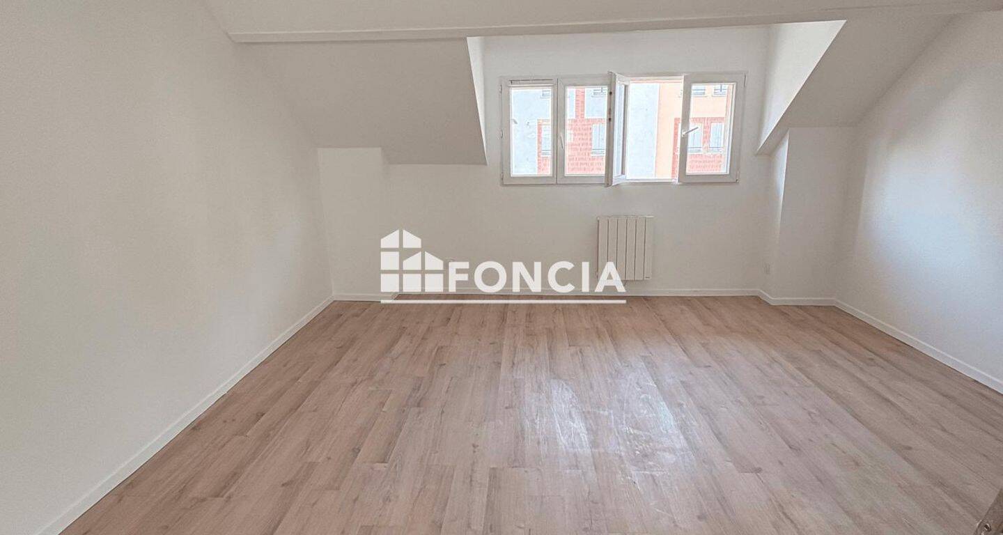 Appartement 3 pièces 56 m² · à Corbeil-Essonnes · 55,5 m² · 920 €