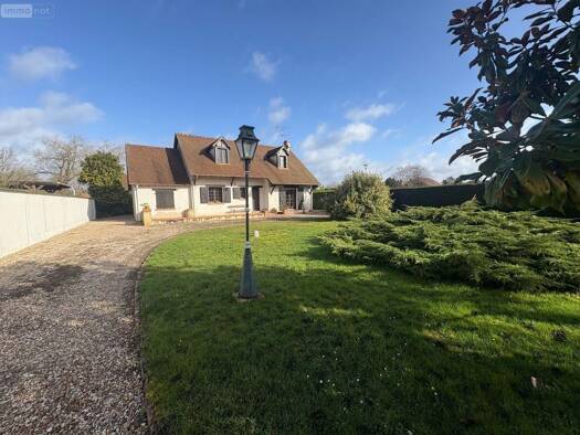 Maison à vendre 173 910 € 5 pièces 3 chambres 112 m² 1 745 m² de terrain Selles-Saint-Denis 41300