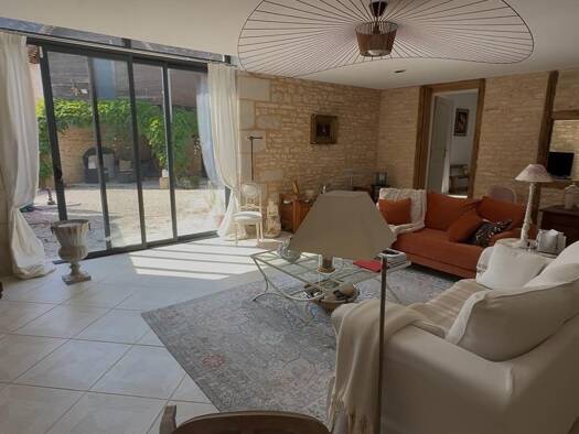 Maison à vendre 325 500 € 6 pièces 2 chambres 160 m² 472 m² de terrain Gabillou 24210