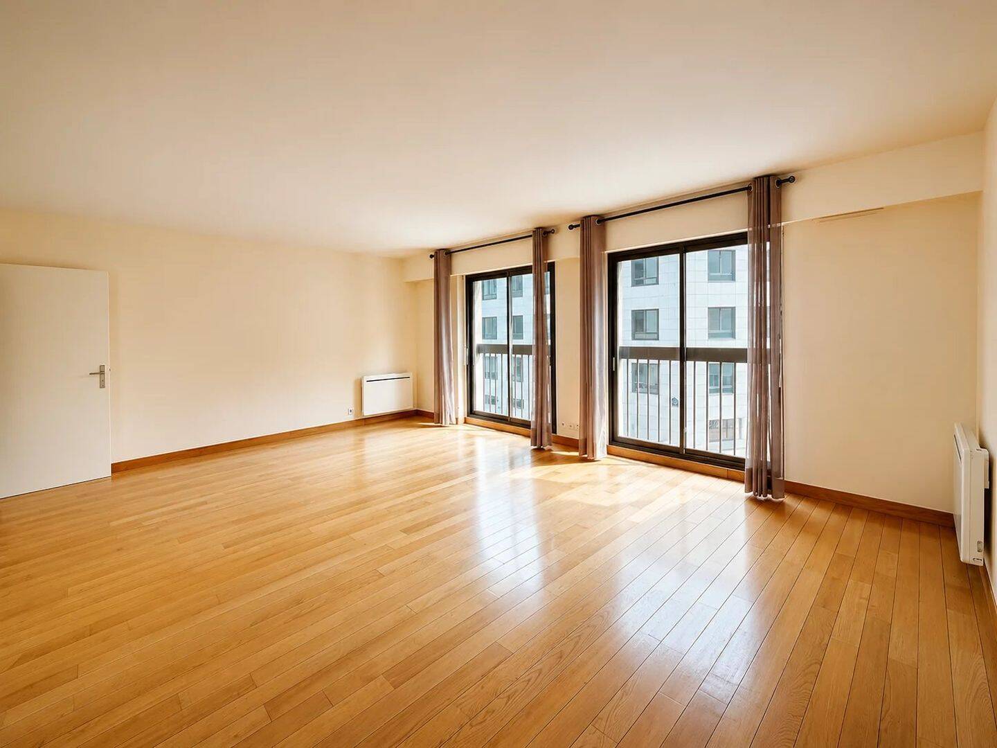 Appartement 4 pièces 83 m² · à Paris 15ème Arrondissement · 83 m² · 2 670 €/mois