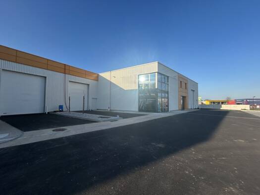 Local d'activités à louer 10 558 € 1 055,8 m² d'espace de stockage divisible Centre Pornic 44210