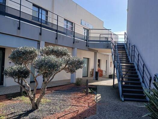 Espace bureau à vendre 192 000 € 70 m² de bureaux divisible Calvisson 30420