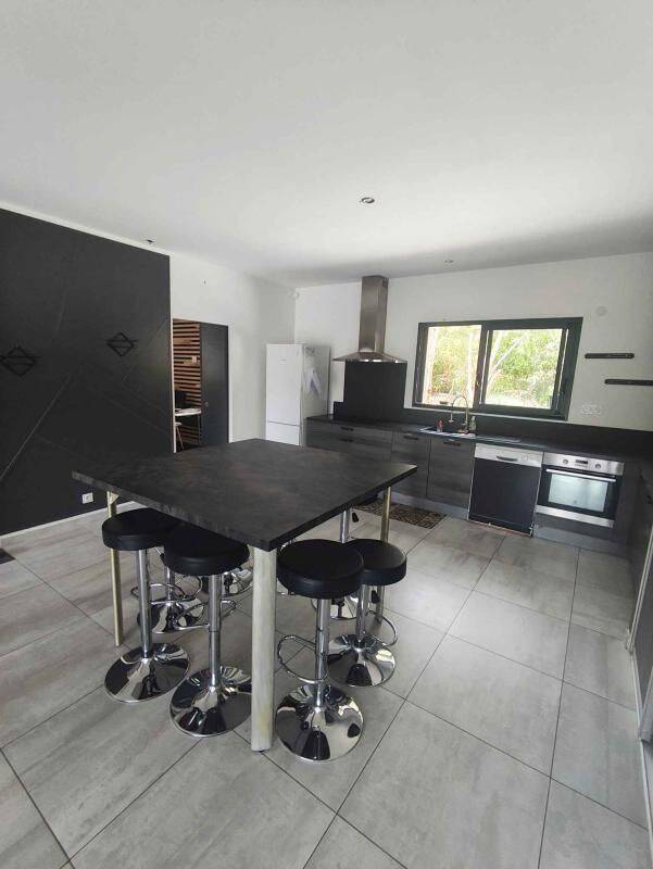 Maison 5 pièces 166 m² · à Saint-Médard-d'Aunis · 166 m² · 1 700 €/mois