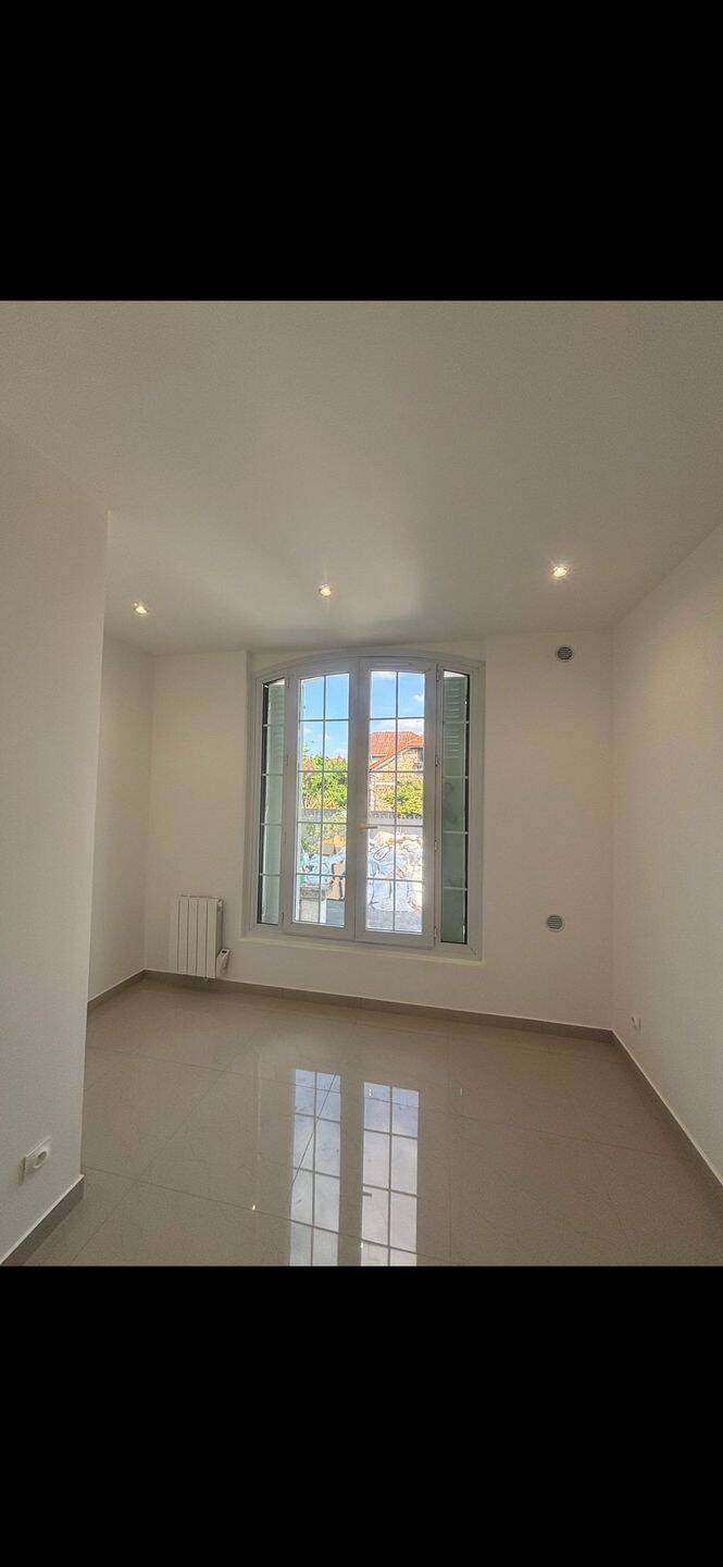 Appartement 2 pièces 25 m² · à Villeneuve-le-Roi · 25 m² · 950 €/mois