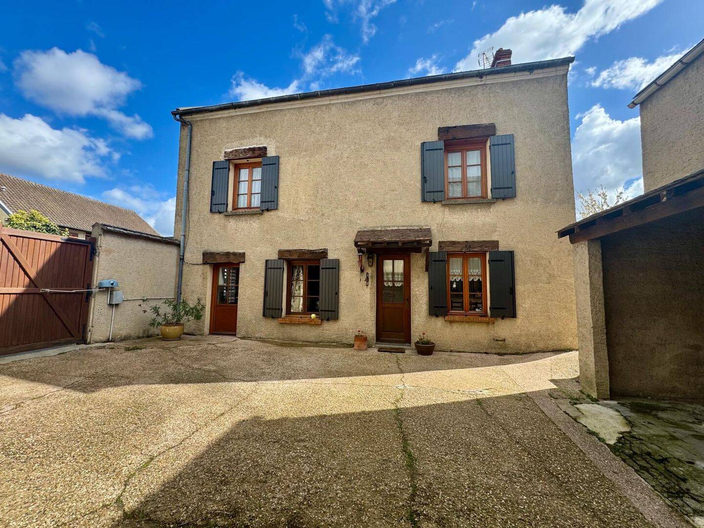 Maison 7 pièces 165 m² · à Issou · 165 m² · 369 000 €