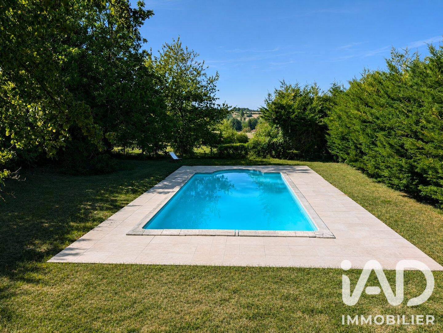 Maison 7 pièces 254 m² · à Chalais · 254 m² · 240 000 €
