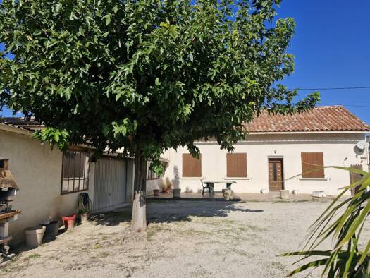 Maison de plain-pied à vendre 273 000 € 4 pièces 2 chambres 81 m² 1 200 m² de terrain La Plaine Courthézon 84350