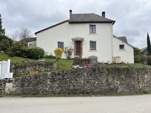 Maison à vendre 153 700 € 5 pièces 4 chambres 123 m² 16 111 m² de terrain Ceyroux 23210