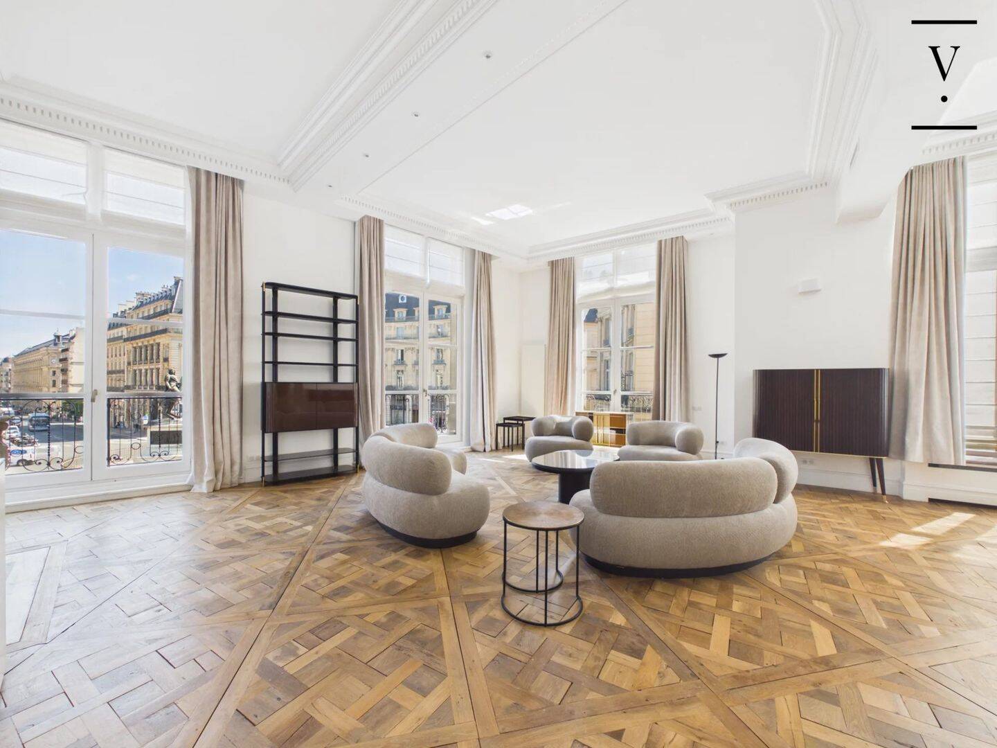 Appartement 4 pièces 210 m² · à Paris 2ème Arrondissement · 210 m² · 18 000 €/mois