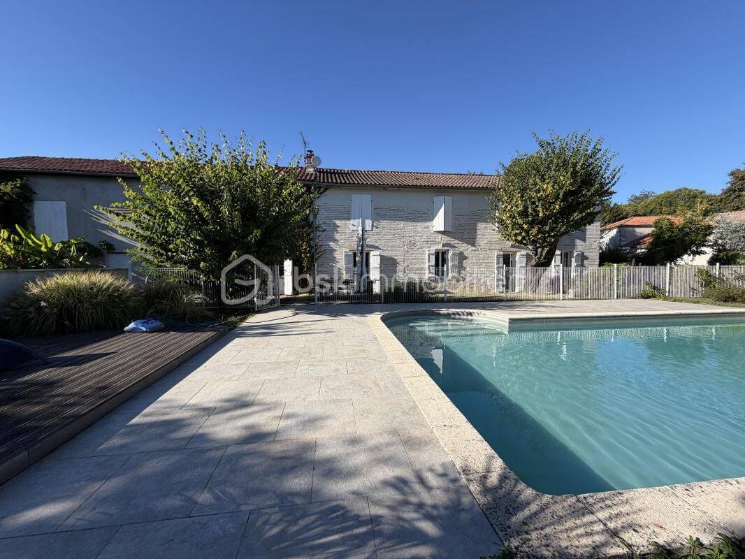 Maison 10 pièces 250 m² · à Damazan · 250 m² · 395 000 €