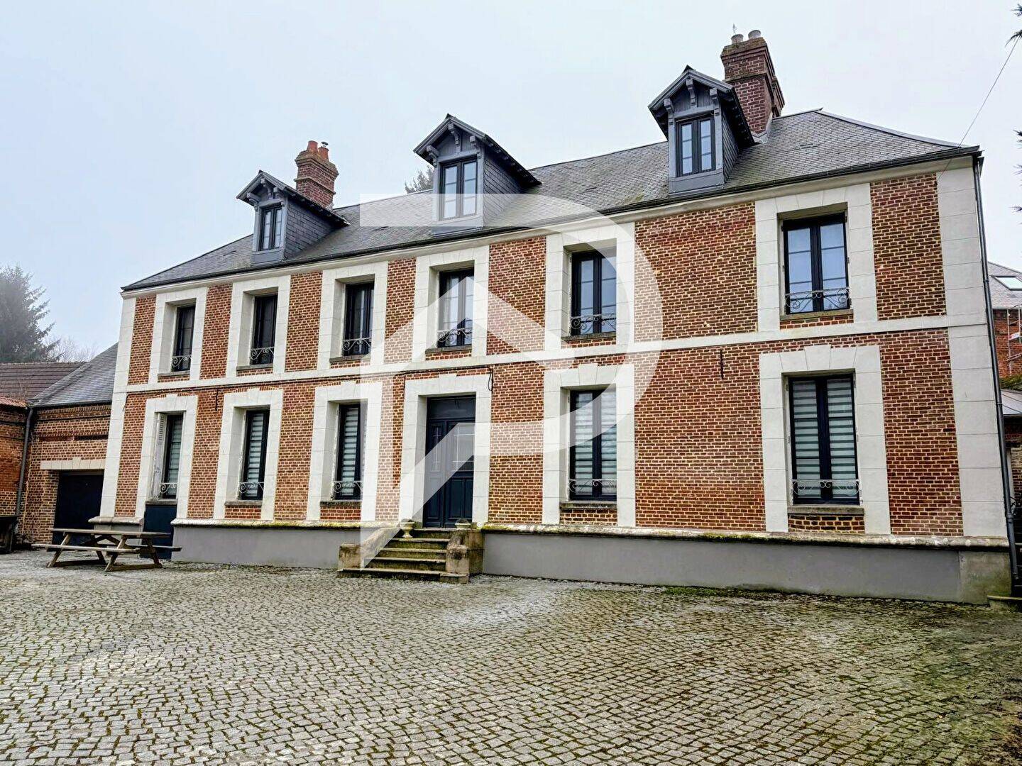 Maison 10 pièces 307 m² · à Méru · 307 m² · 499 000 €