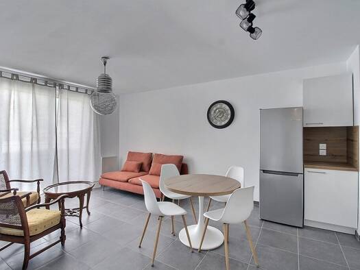 Appartement à louer - Première occupation 1 100 € 2 pièces 1 chambre 45 m² Étage 6/7 Cités Thonon-les-Bains 74200