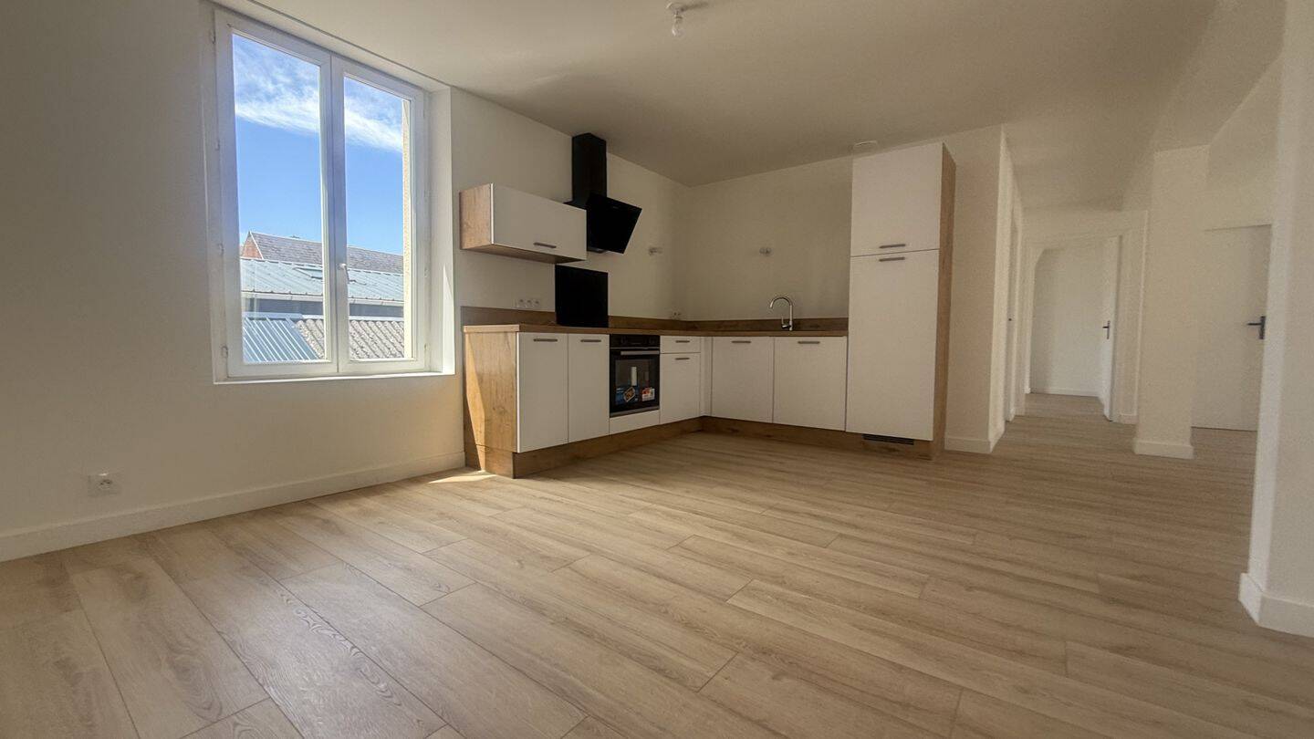 Maison 3 pièces 330 m² · à Lisieux · 330 m² · 880 000 €