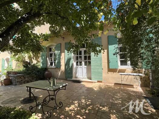 Maison à vendre 695 000 € 8 pièces 5 chambres 215 m² 631 m² de terrain Peripherie Centre Saint-Maximin-la-Sainte-Baume 83470