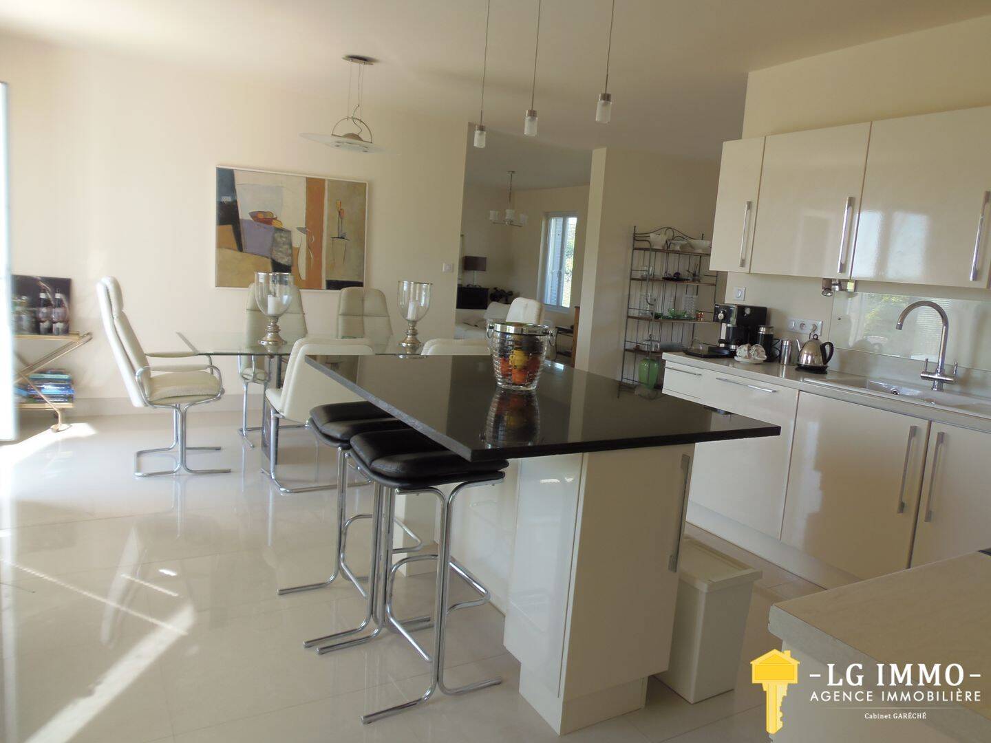 Maison 6 pièces 182 m² · à Gémozac · 182 m² · 325 000 €