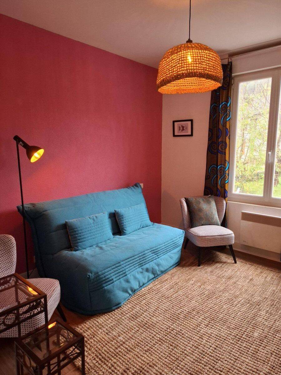 Appartement 2 pièces 80 m² · à Cassaniouze · 80 m² · 550 €