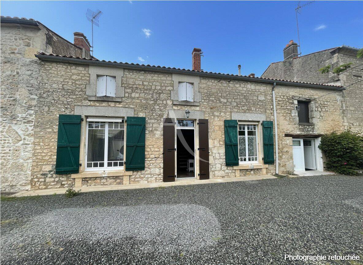 Maison 5 pièces 135 m² · à Fontenay-le-Comte · 134,9 m² · 182 400 €