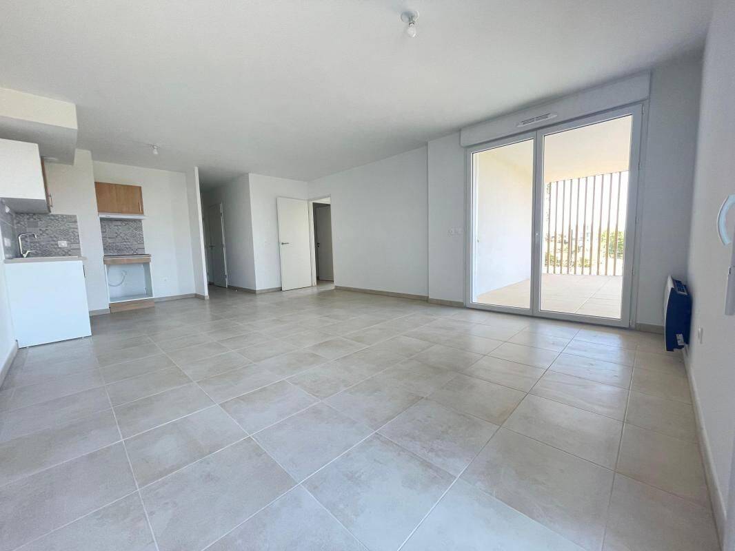 4 pièces 84 m² · à Agde · 83,8 m² · 979 €/mois
