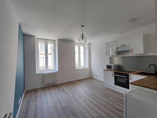 Appartement à louer - logement étudiant 375 € 1 pièce 27 m² 1er étage dès le 29/04/2026 Mairie Graulhet 81300