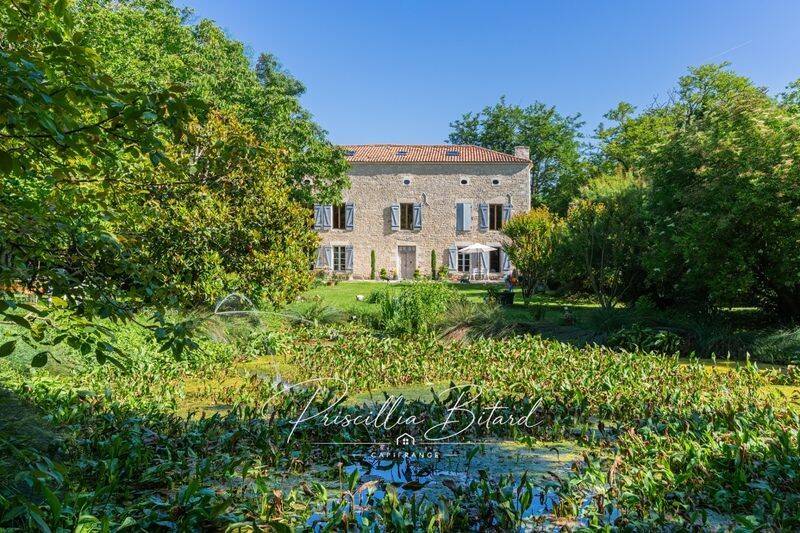 Maison 6 pièces 340 m² · à Le Thou · 340 m² · 938 000 €