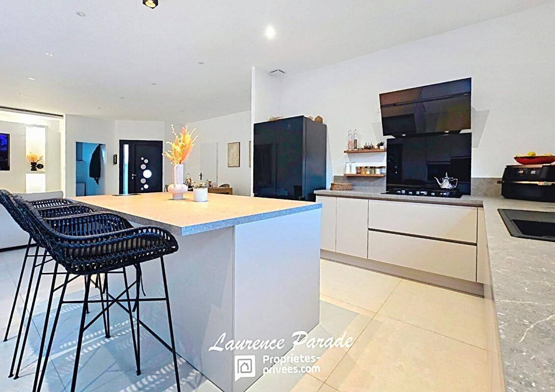 Maison 6 pièces 145 m² · à Saint-Seurin-sur-l'Isle · 145 m² · 330 000 €