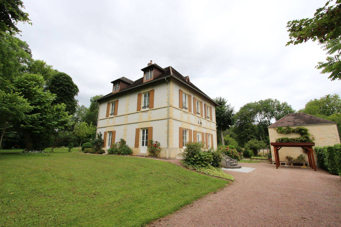 Maison 6 pièces 193 m² · à Pougues-les-Eaux · 193 m² · 350 000 €
