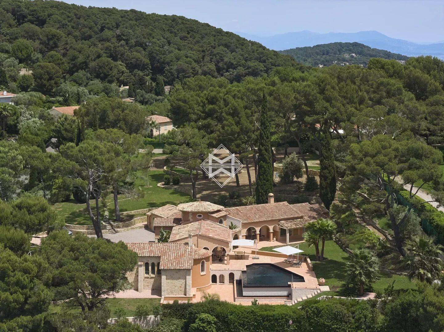 Maison 10 pièces 351 m² · à Cannes · 350,6 m² · 6 950 000 €