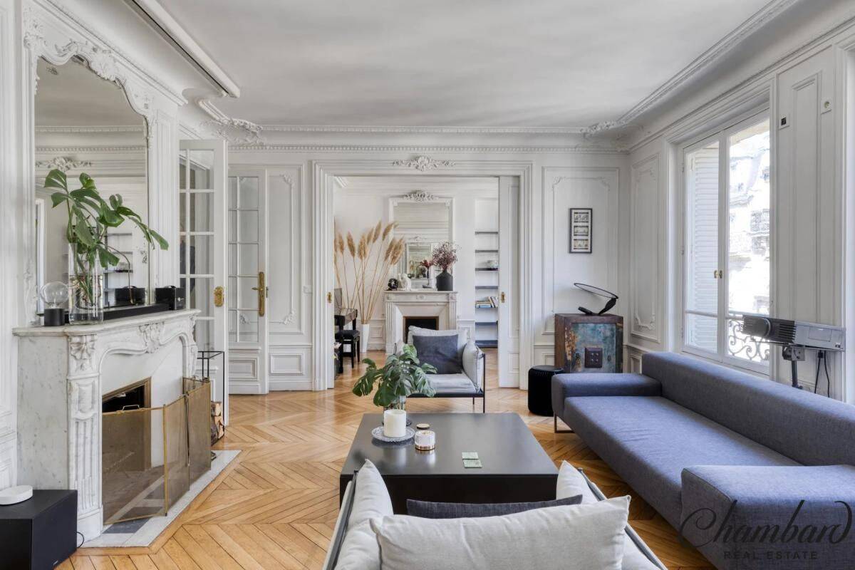 Appartement 5 pièces 124 m² · à Paris 7ème Arrondissement · 124 m² · 8 000 €