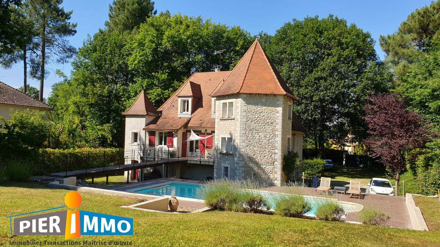 Maison 8 pièces 241 m² · à Chancelade · 241 m² · 688 000 €