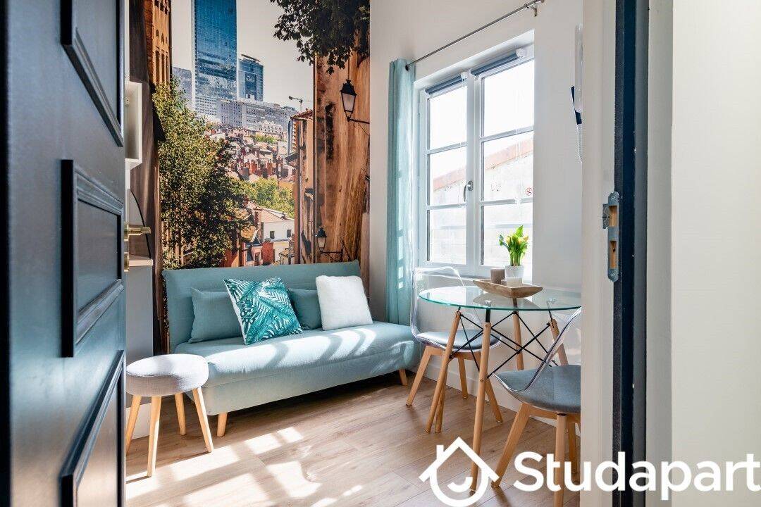 Appartement 1 pièce 19 m² · à Saint-Genis-Laval · 19 m² · 780 €