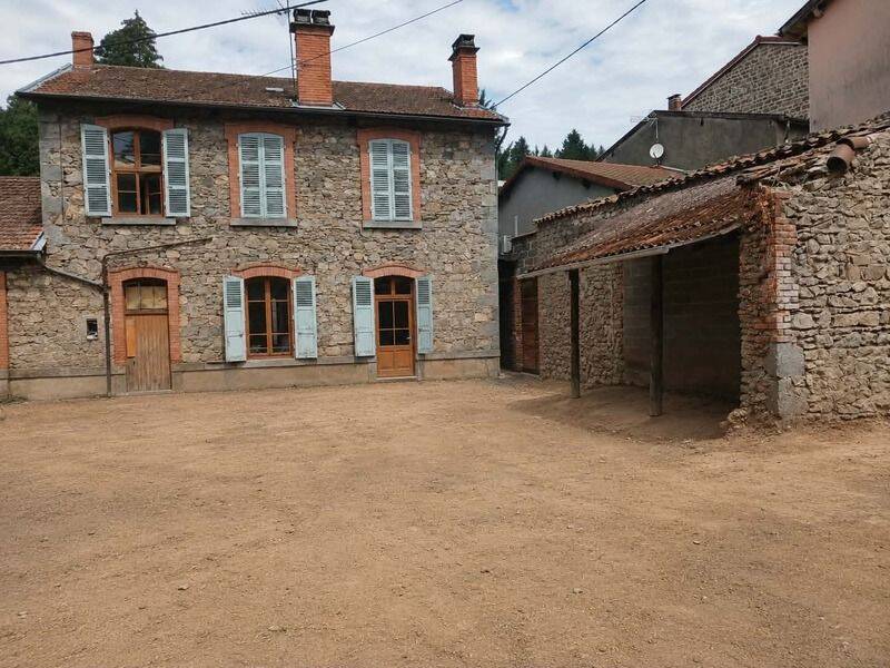 Maison 8 pièces 152 m² · à Thiers · 152 m² · 159 000 €