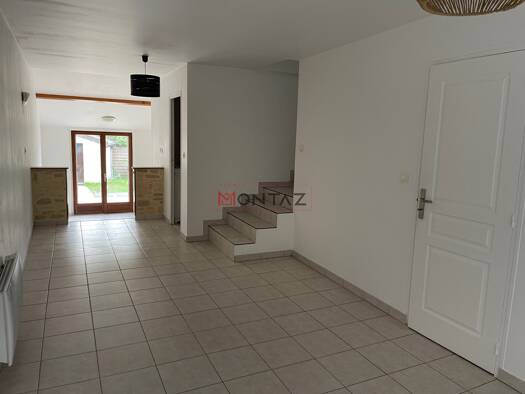 Maison à louer 770 € 3 pièces 2 chambres 65 m² 143 m² de terrain Rebais 77510