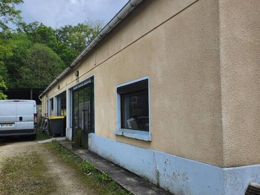 Entrepôt à vendre 670 000 € 240 m² d'espace de stockage Saintry-sur-Seine 91250