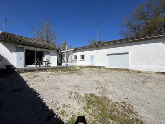 Maison de plain-pied à vendre 145 000 € 4 pièces 2 chambres 86 m² 1 533 m² de terrain Brienne 71290