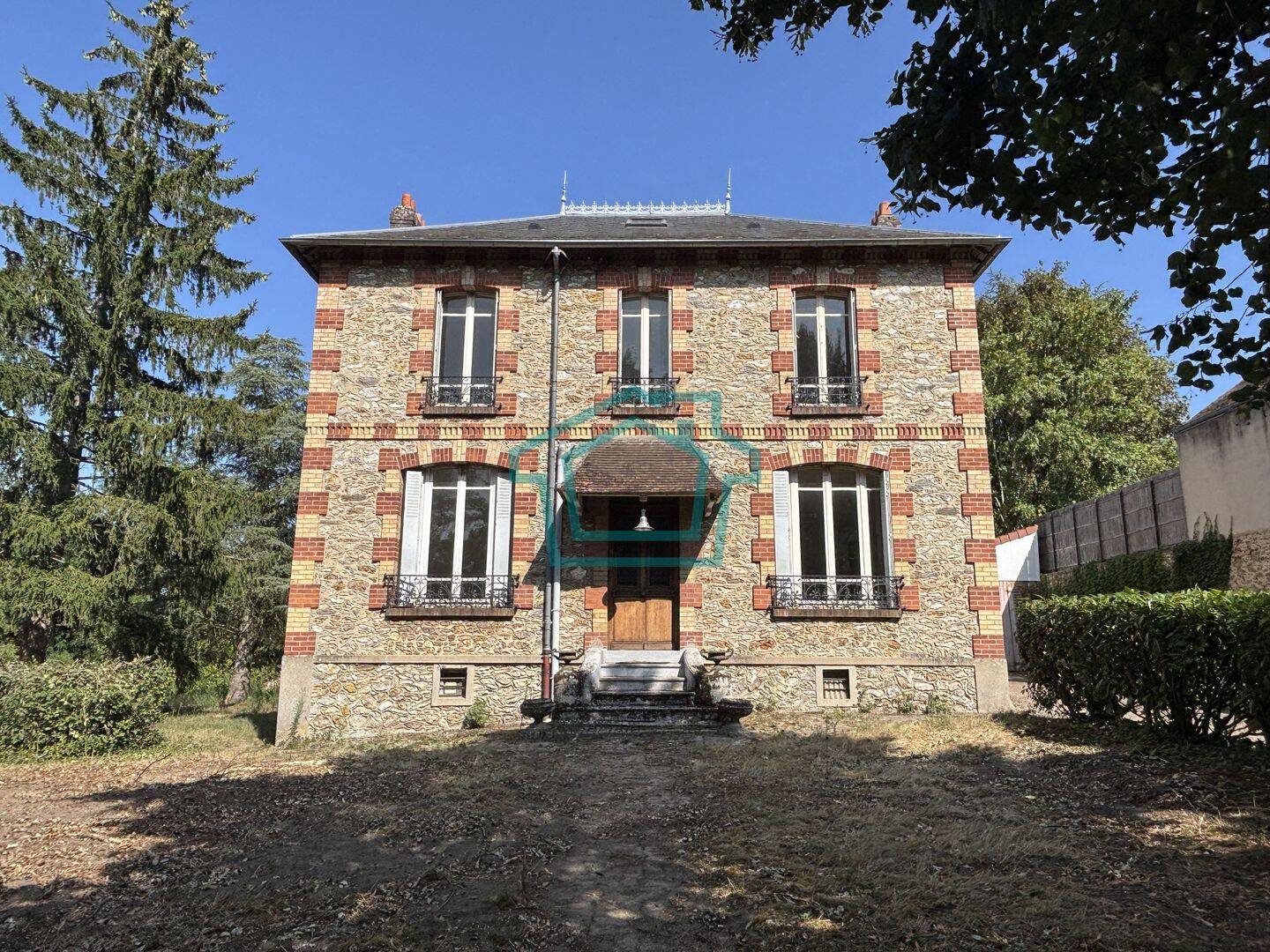 Maison 6 pièces 133 m² · à Montfort-l'Amaury · 133,1 m² · 2 200 €