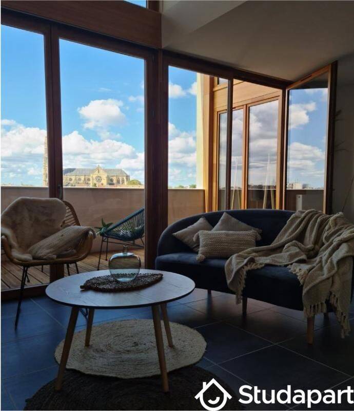 1 pièce 9 m² · à Bordeaux · 9 m² · 636 €/mois