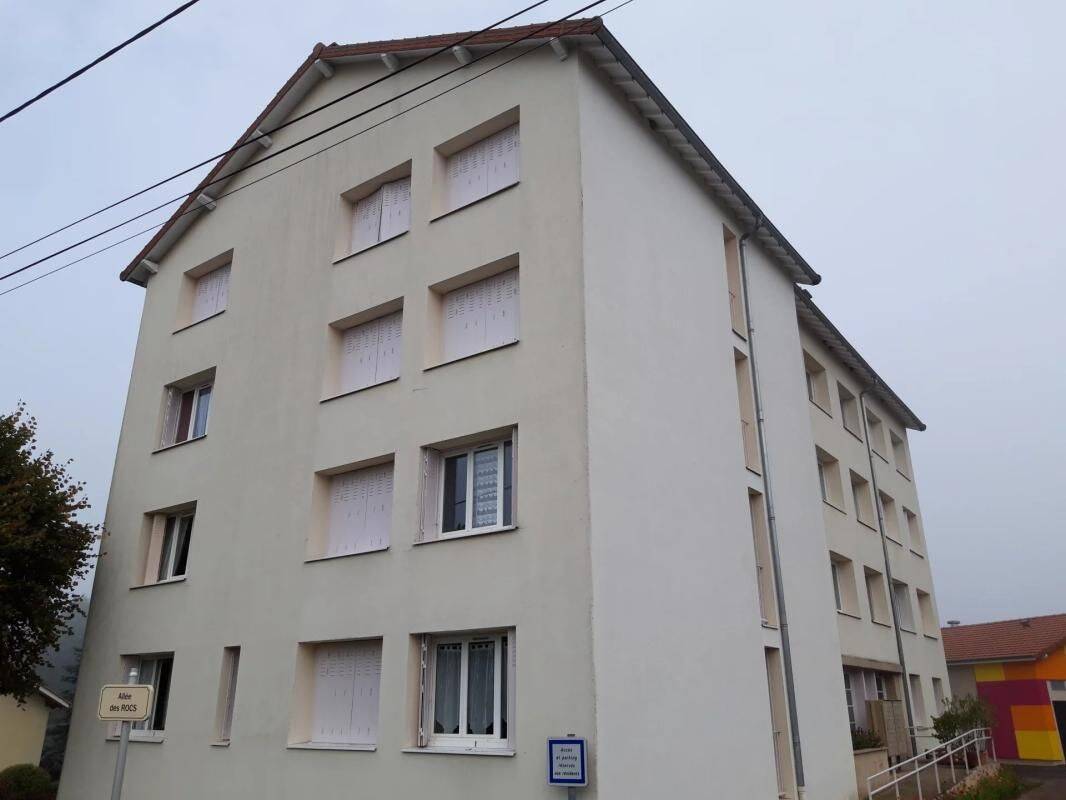 Appartement 1 pièce 35 m² · à Saint-Martin-d'Estréaux · 35 m² · 275 €/mois