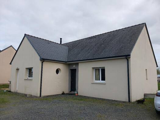 Maison de plain-pied à vendre 224 000 € 4 pièces 2 chambres 96 m² 819 m² de terrain Daumeray 49640