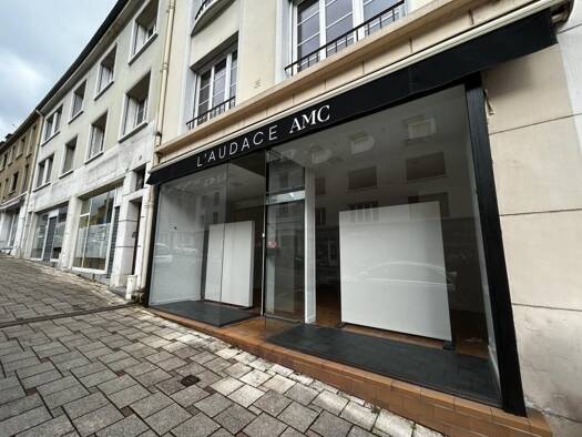 Local commercial à louer 800 € 50 m² de surface de vente Plaine des Riaux-Cité Industrielle Le Creusot 71200