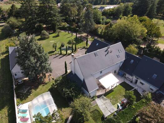 Maison à vendre 789 500 € 9 pièces 6 chambres 320 m² 3 846 m² de terrain Charentilly 37390