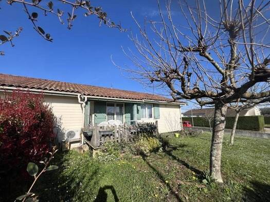 Maison de plain-pied à vendre 138 320 € 3 pièces 2 chambres 71 m² 550 m² de terrain Saint-Pardoux-Isaac 47800