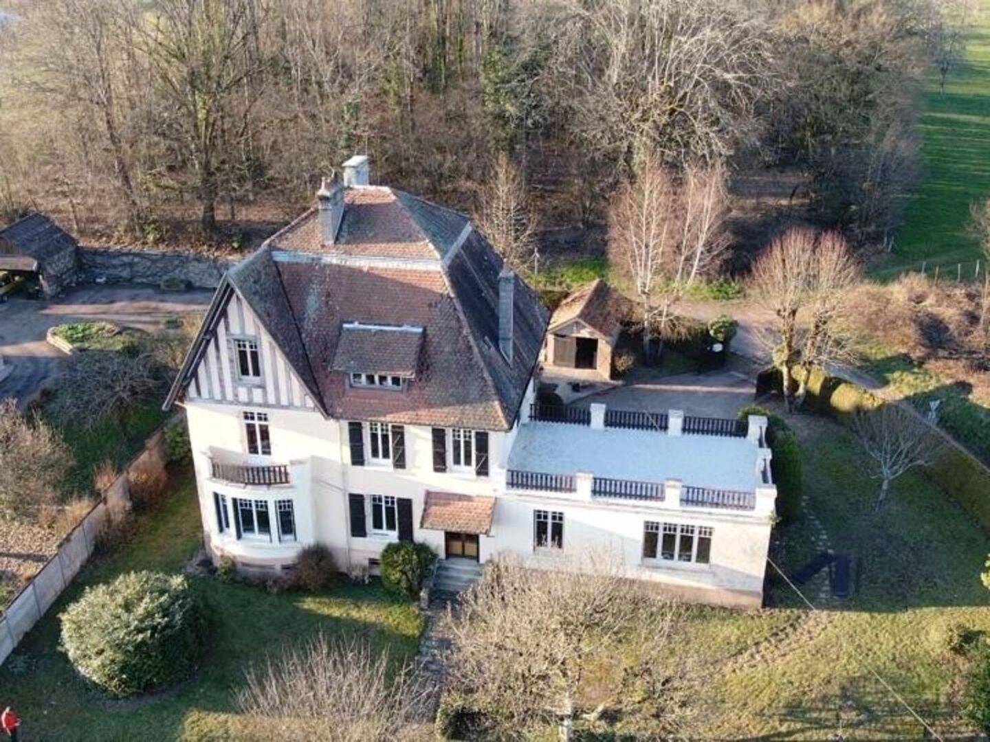 Maison 9 pièces 275 m² · à Fougerolles-Saint-Valbert · 275 m² · 371 000 €