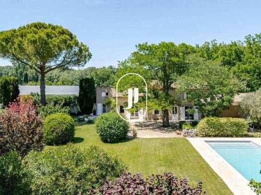 Maison à vendre 850 000 € 3 chambres 173 m² 18 011 m² de terrain Cavaillon 84300