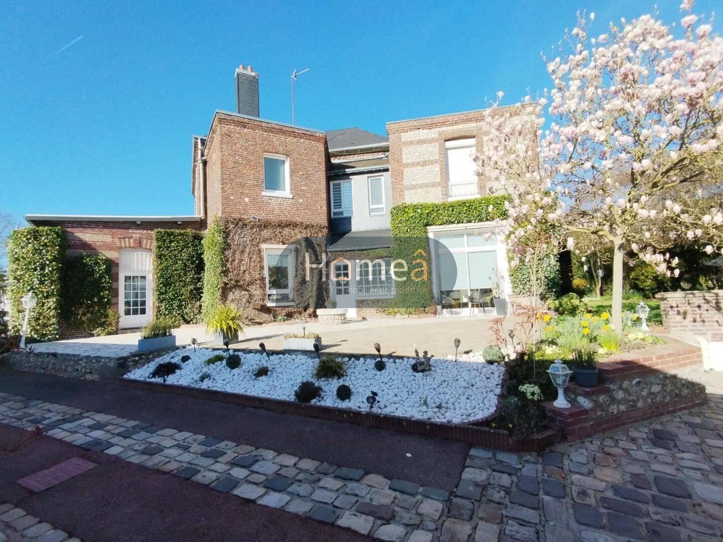 Maison 10 pièces 286 m² · à Yvetot · 286 m² · 590 000 €