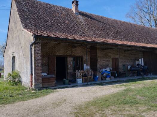 Maison à vendre 135 000 € 3 pièces 2 chambres 80 m² 3 075 m² de terrain Le Fay 71580