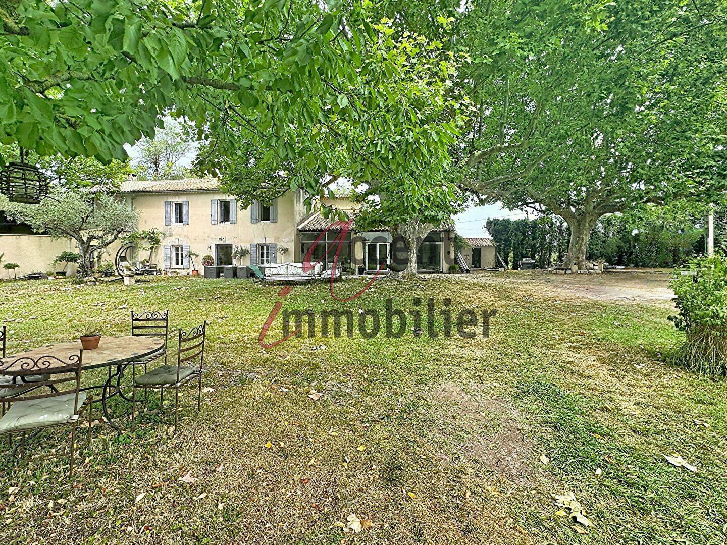 Maison 8 pièces 263 m² · à Mollégès · 263 m² · 699 000 €